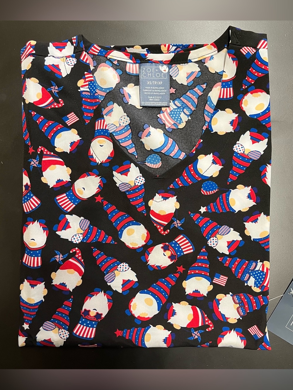 NWT Zoe Chloe USA Fourth Of July Gnome Print V Neck Scrub Top Multi Size
